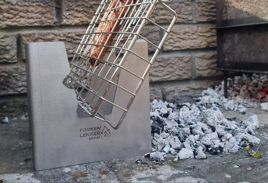 Forken Lekker Braai Rib Stand – in use with rack of ribs at the braai