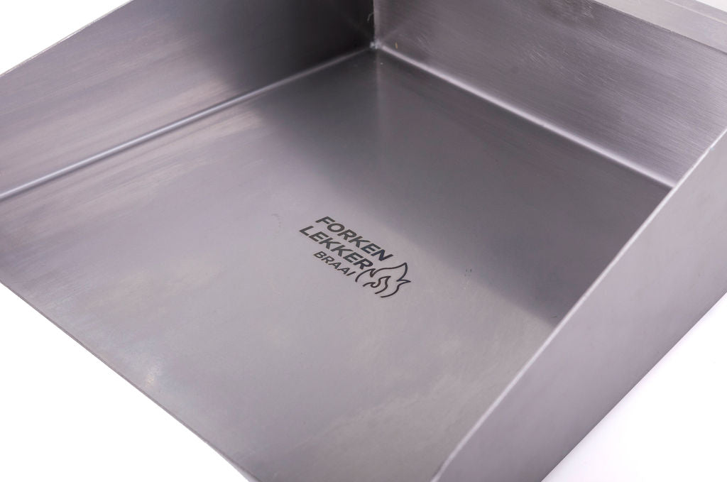 Forken Lekker Braai Dust Pan – full length side profile