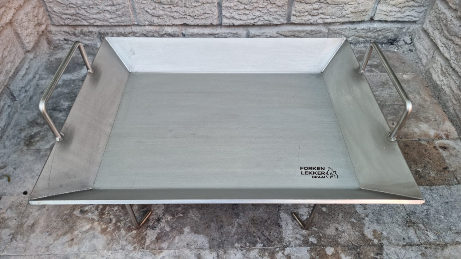 Forken Lekker Braai Flat Pan – in use over fire