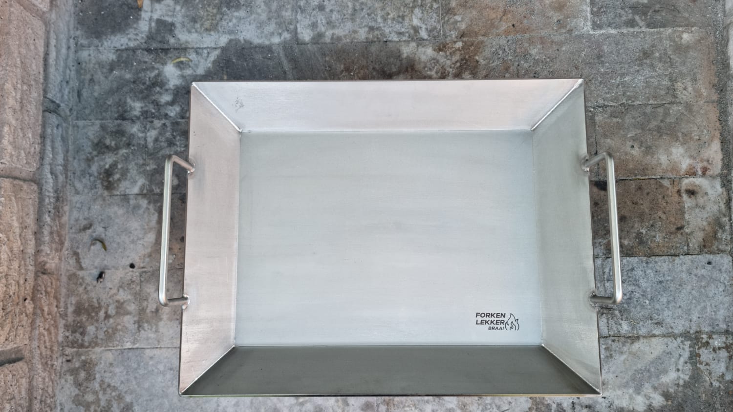 Forken Lekker Braai Flat Pan – close-up of pan surface