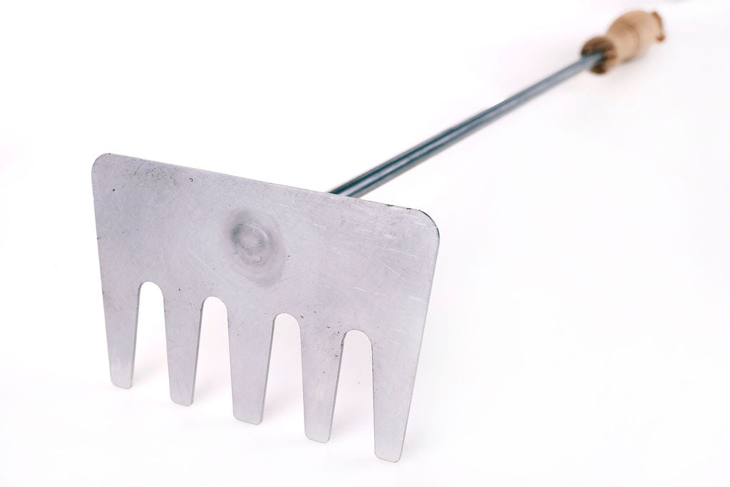 Forken Lekker Braai Rake – tines close-up detail