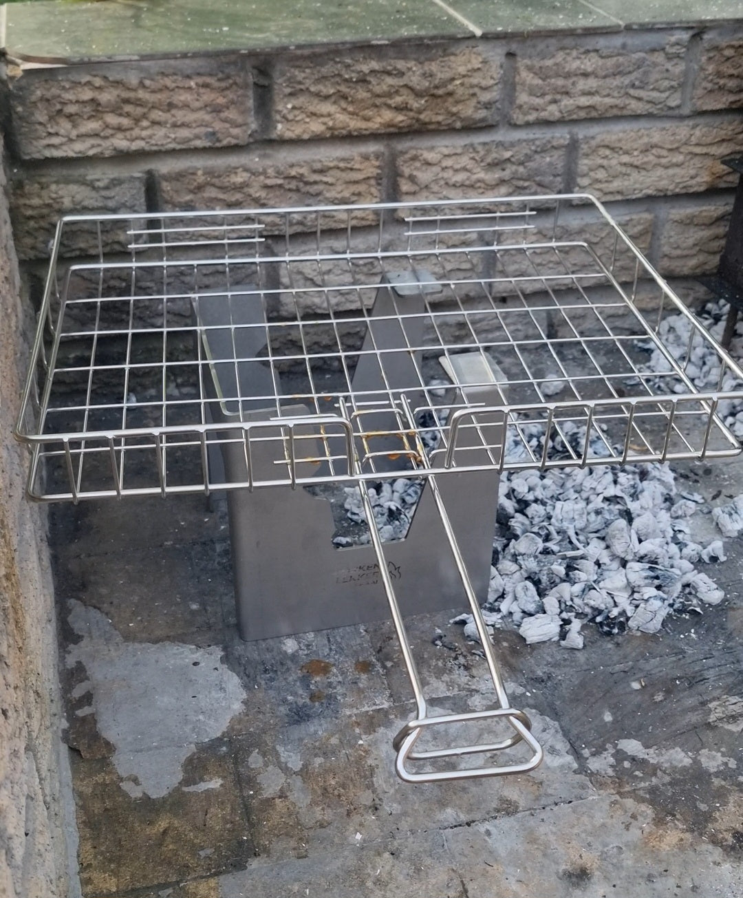 Forken Lekker Braai Rib Stand – top view showing slot spacing