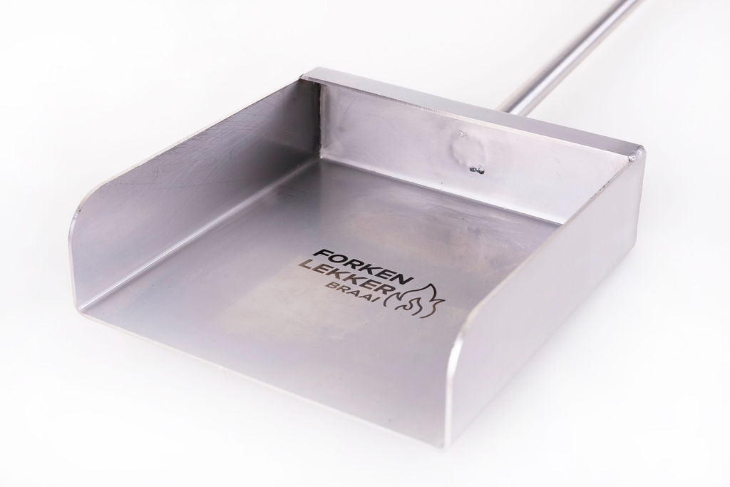 Forken Lekker Braai Spade – Knysna Blackwood handle detail
