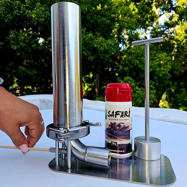 Wors Machine – in use filling boerewors casing